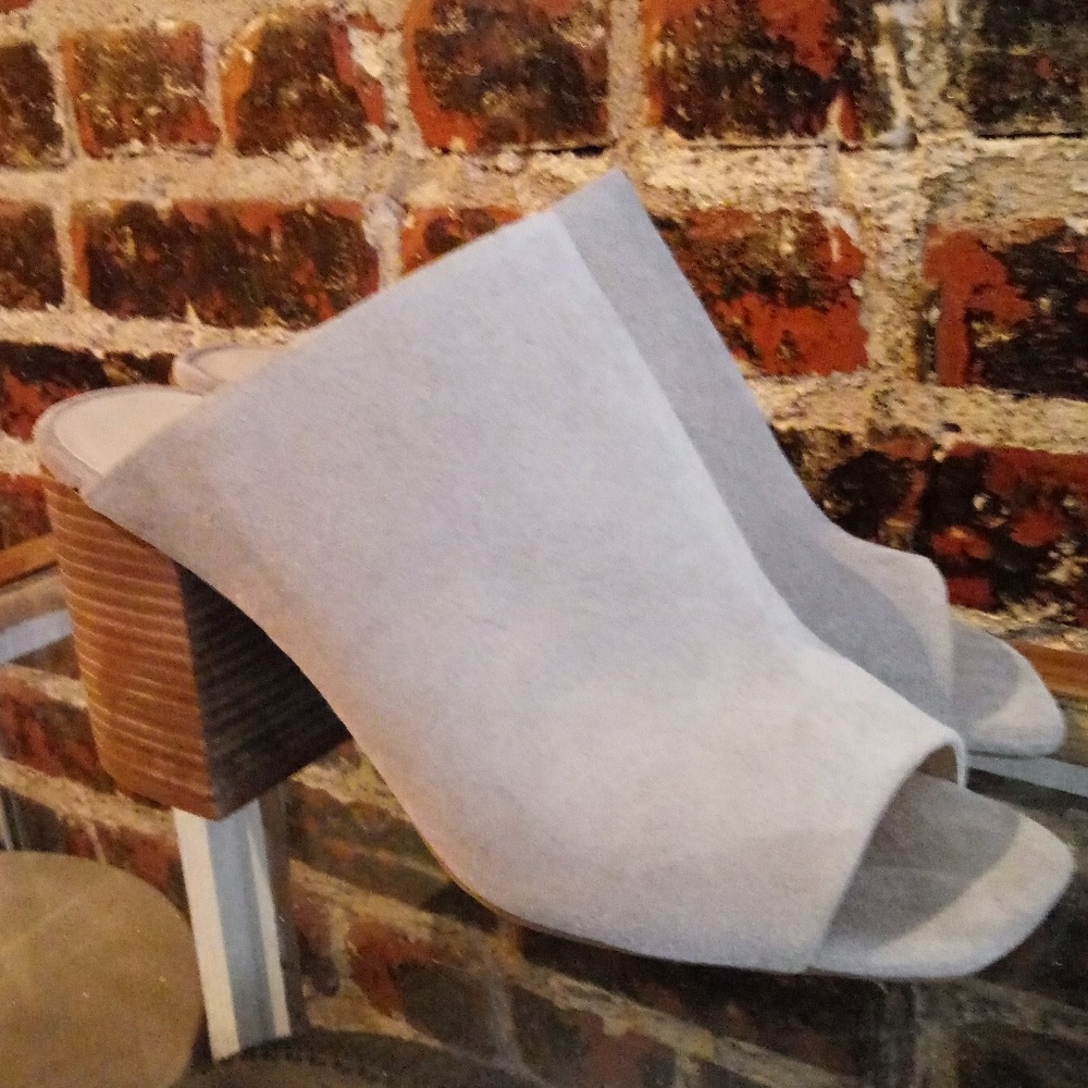 New Kenneth Cole NwYork Grey Suede Leather Mules 9